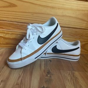 Nike women’s Court Legacy